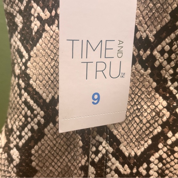 Boots - Picture 3 of 8